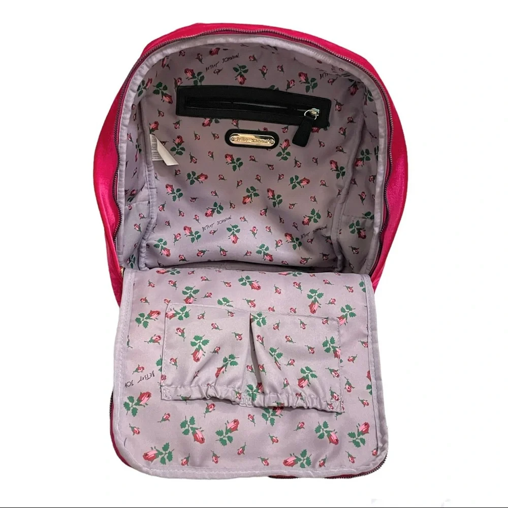 ๐ Betsey Johnson Skull & Roses Velvet Backpack - Picture 3 of 6